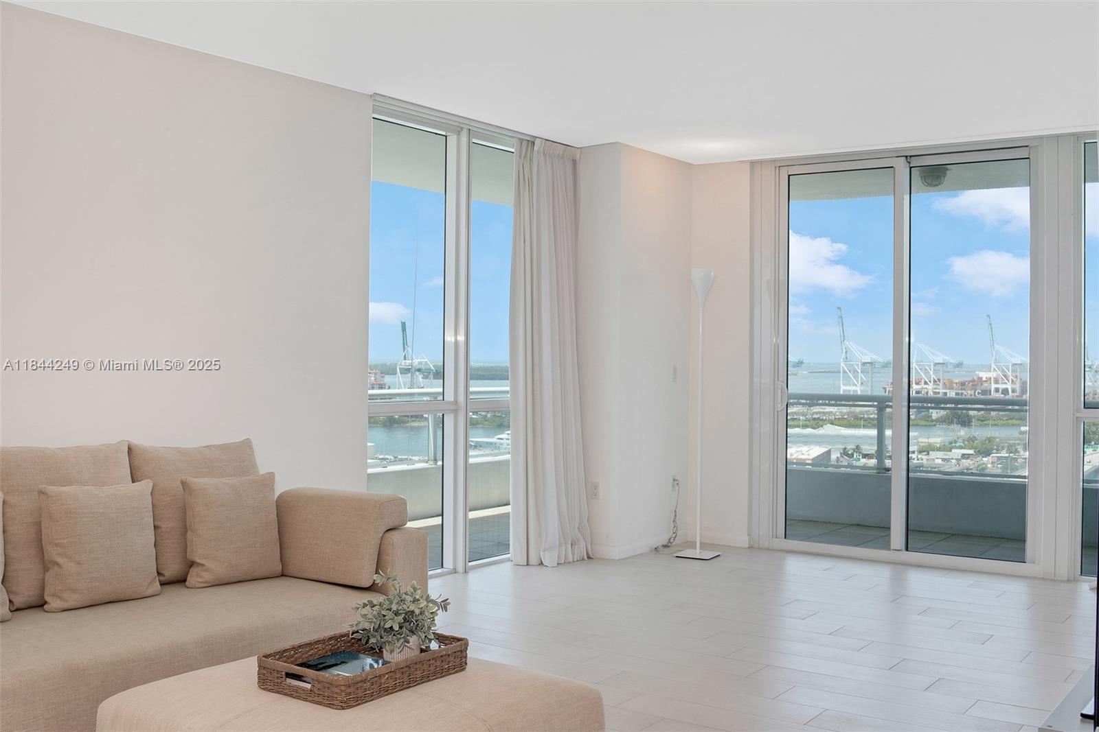 THE BENTLEY BAY CONDO - Residential Lease