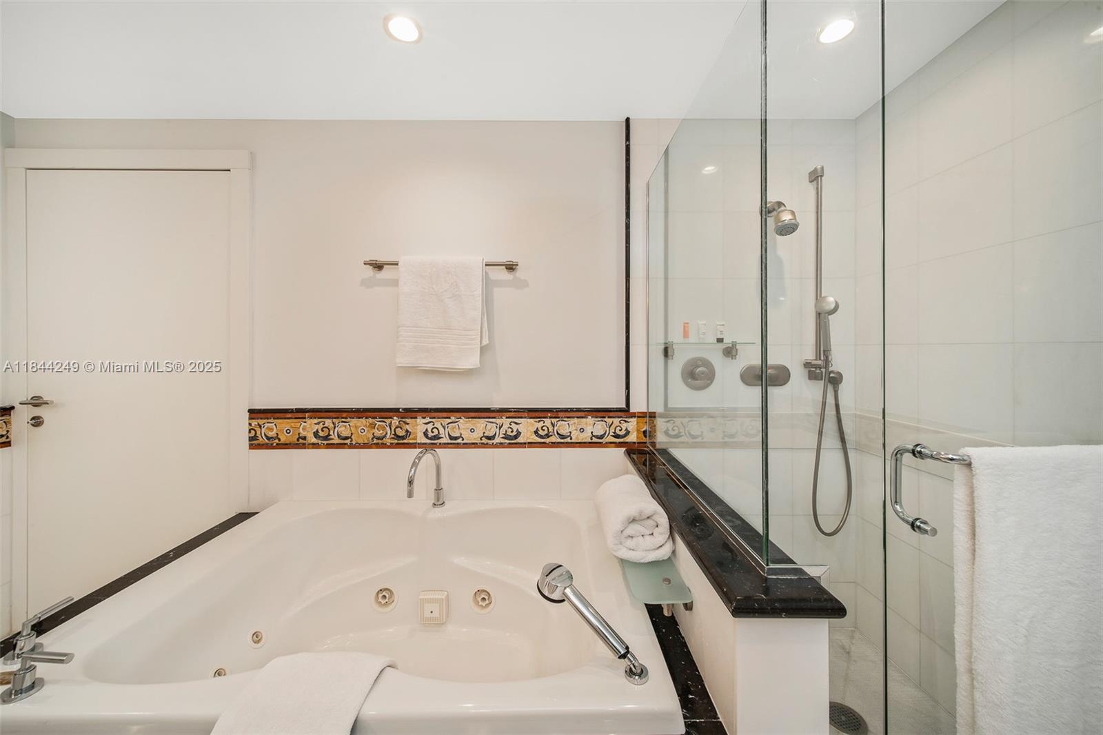 THE BENTLEY BAY CONDO - Residential Lease