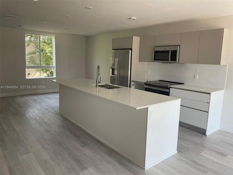 2555 NE 193rd St 2220 Miami FL 33180