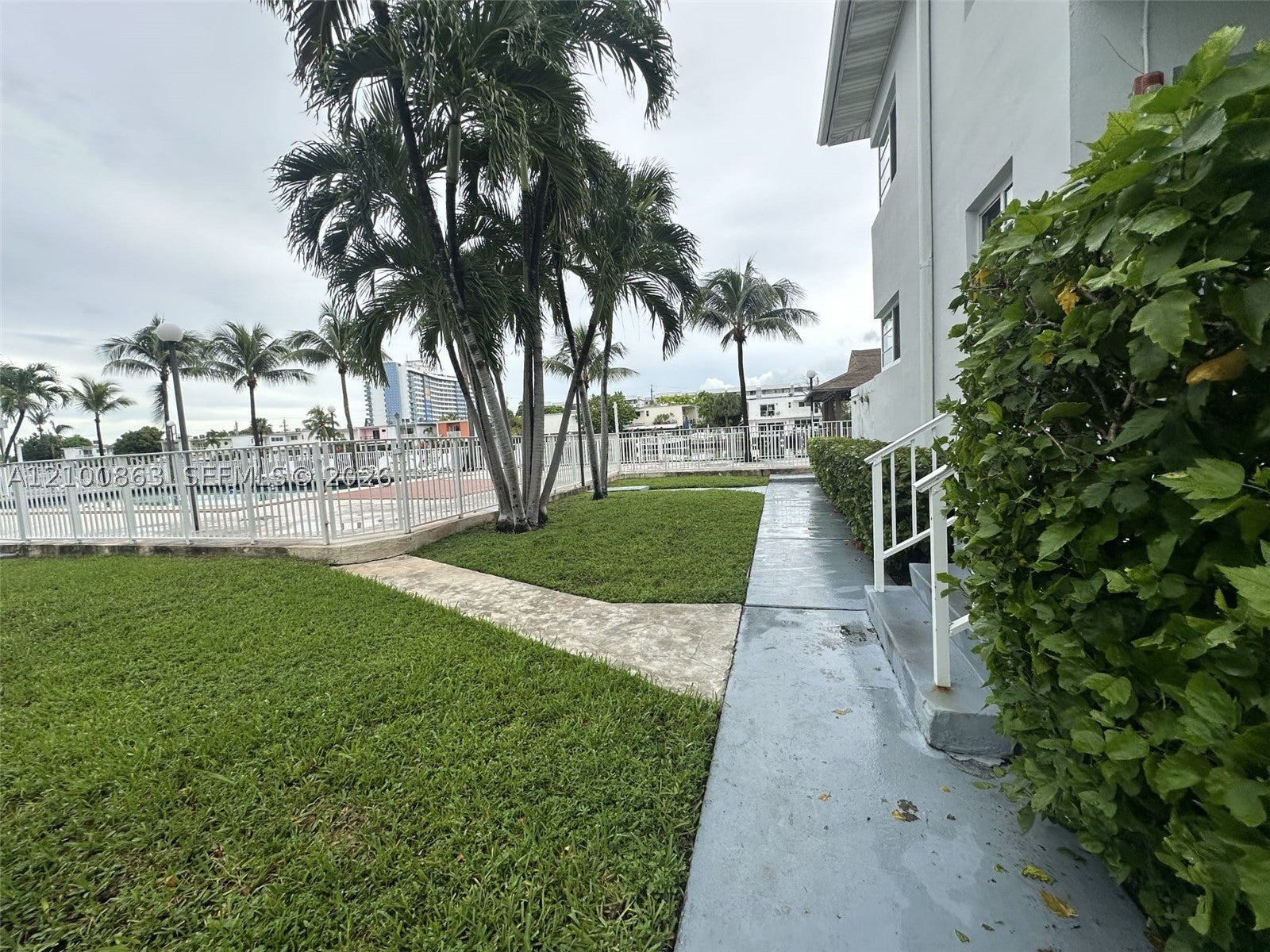 7207 Bay Dr 13