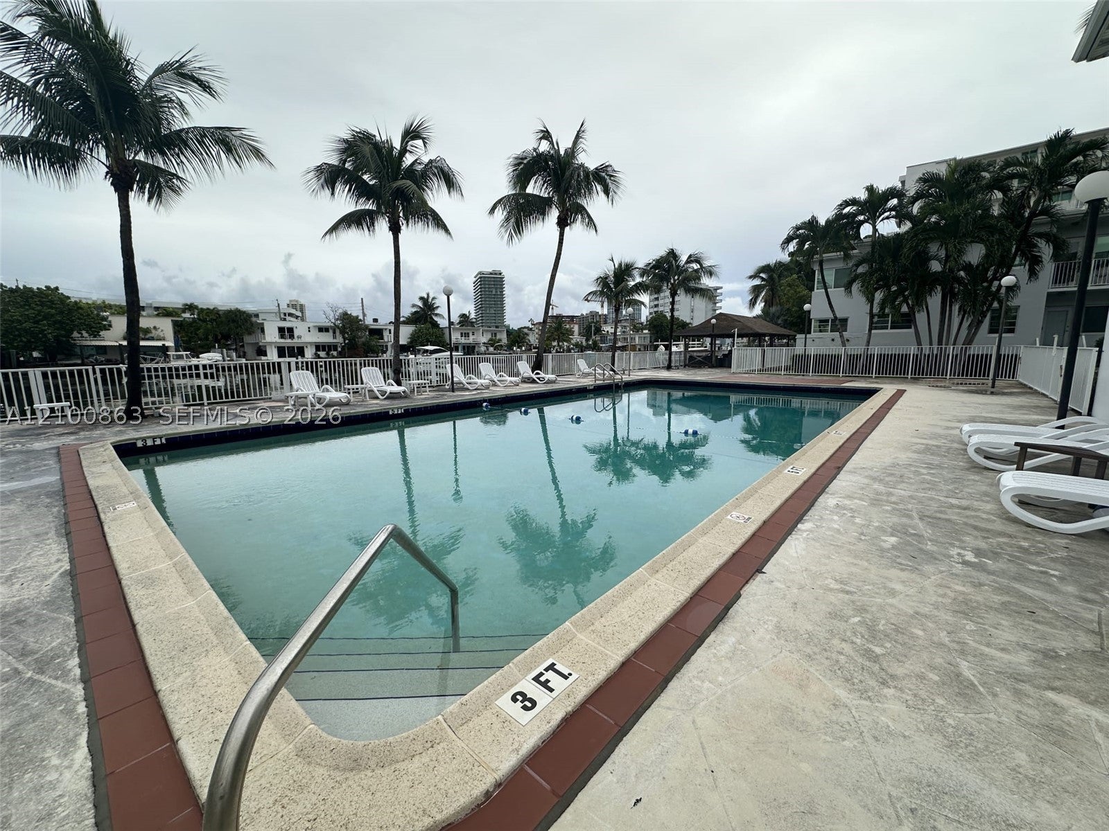7207 Bay Dr 13