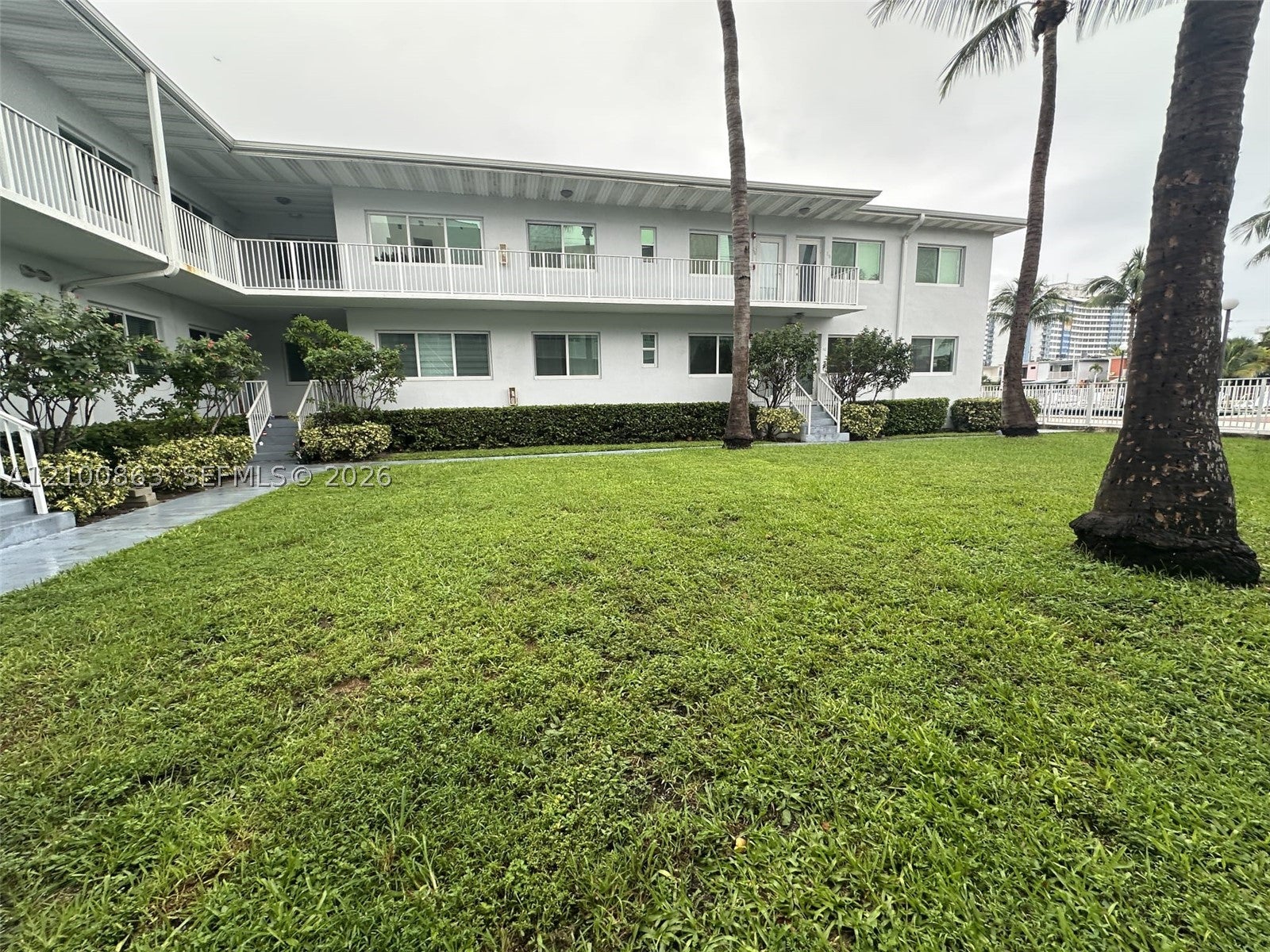 7207 Bay Dr
