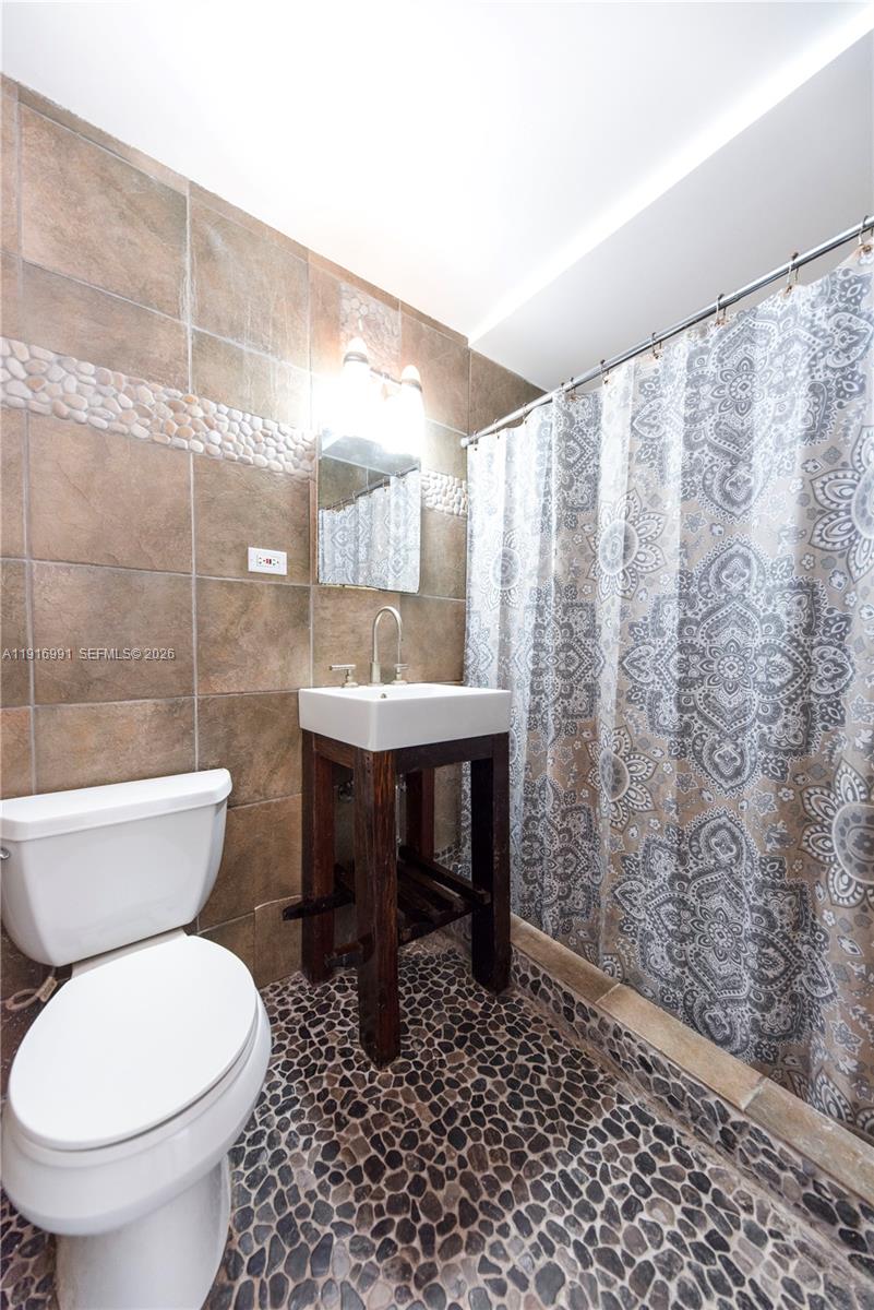 Marseilles Deco Condo - Residential