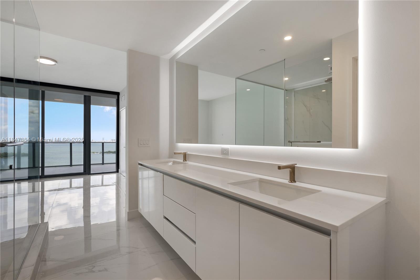 ARIA RESERVE SOUTH - Residential Lease