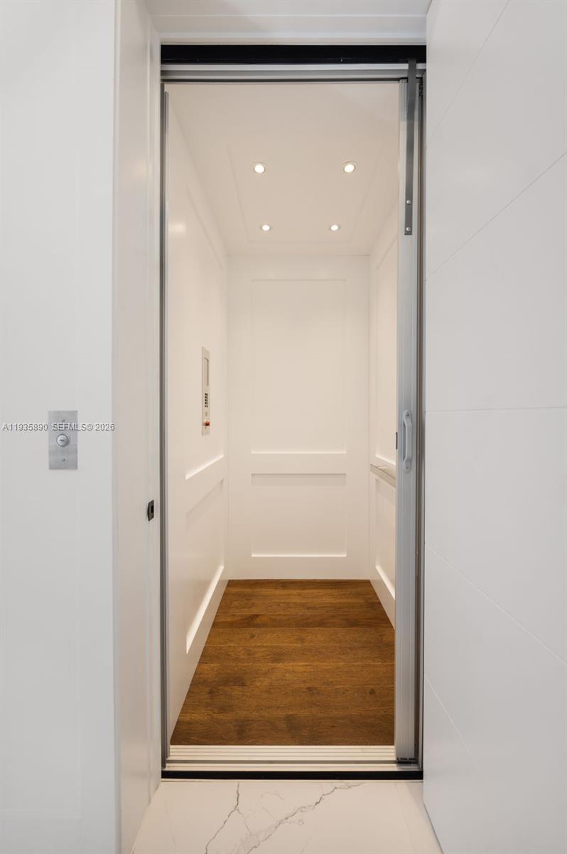 PINECREST VILLAS - Residential