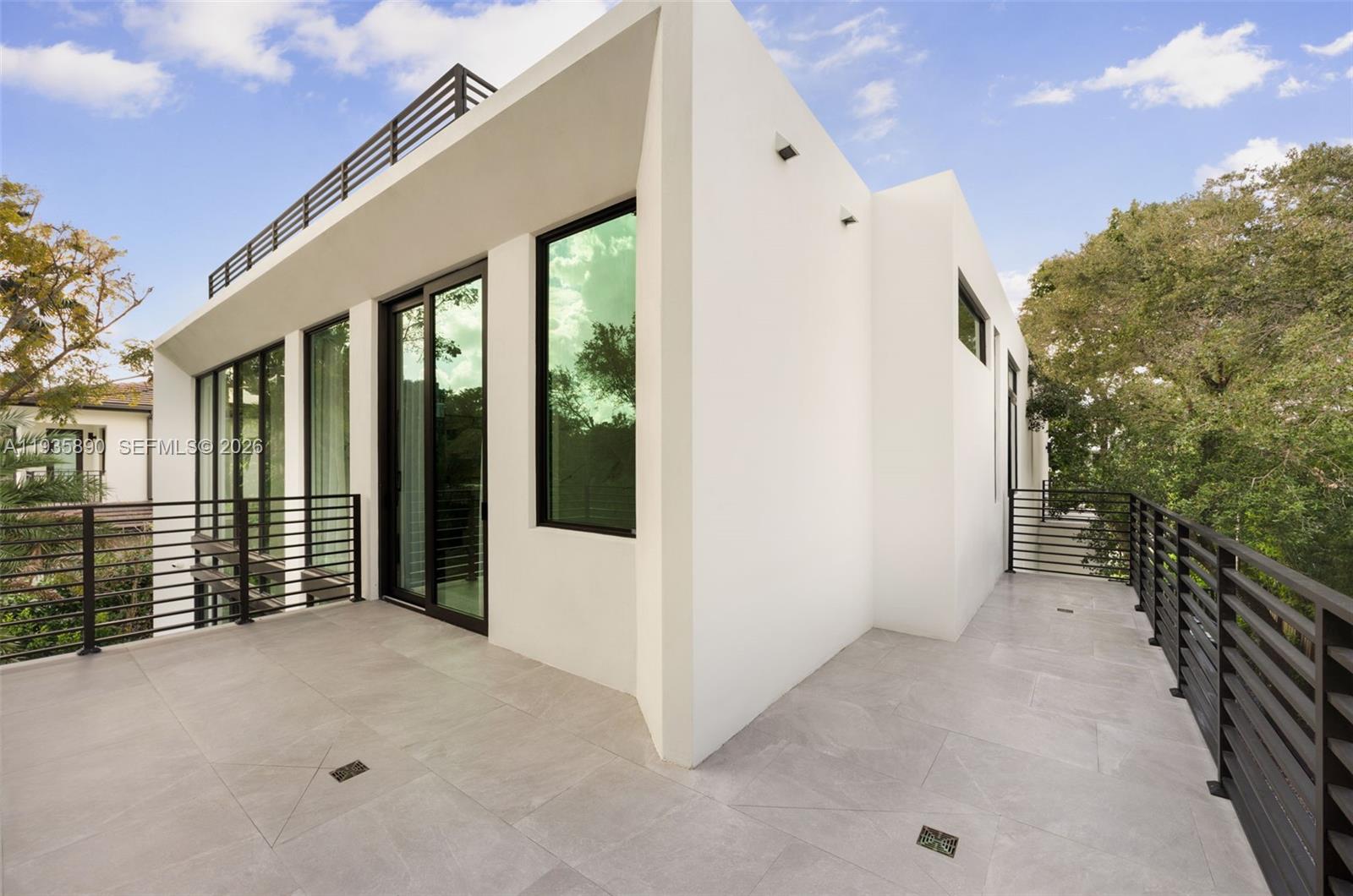 PINECREST VILLAS - Residential