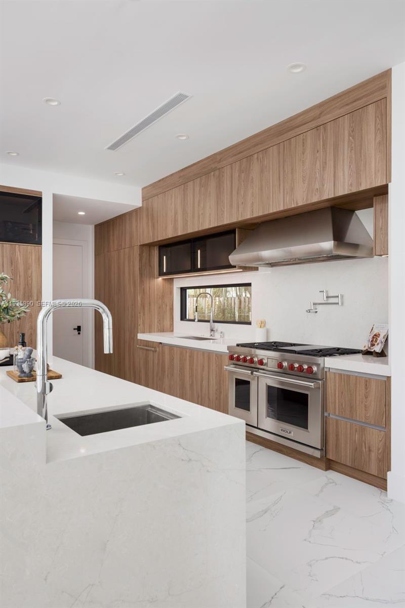 PINECREST VILLAS - Residential