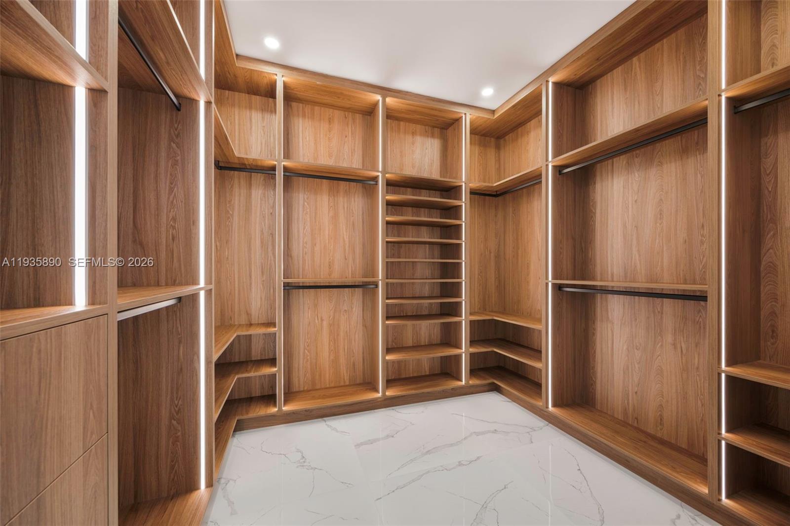 PINECREST VILLAS - Residential