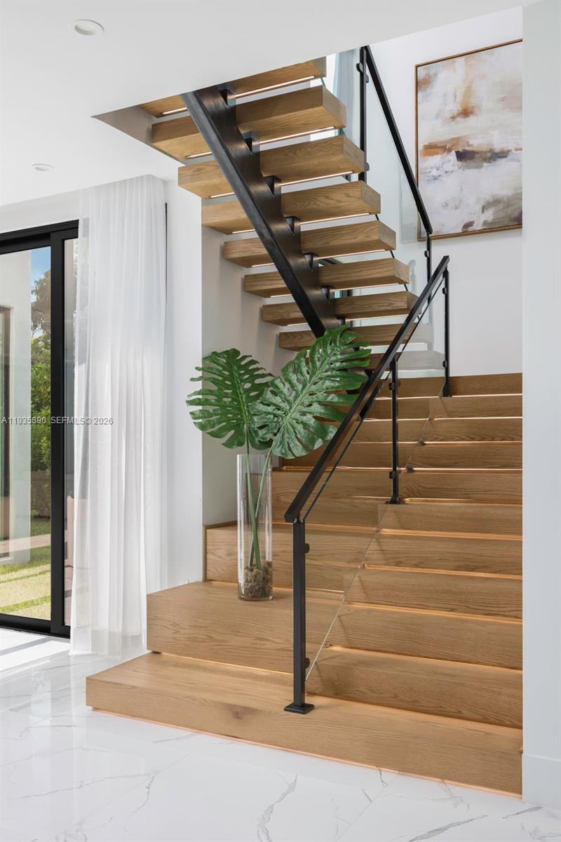 PINECREST VILLAS - Residential