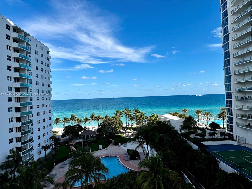 Photo of Hollywood, FL 33019 (MLS # A11717935)