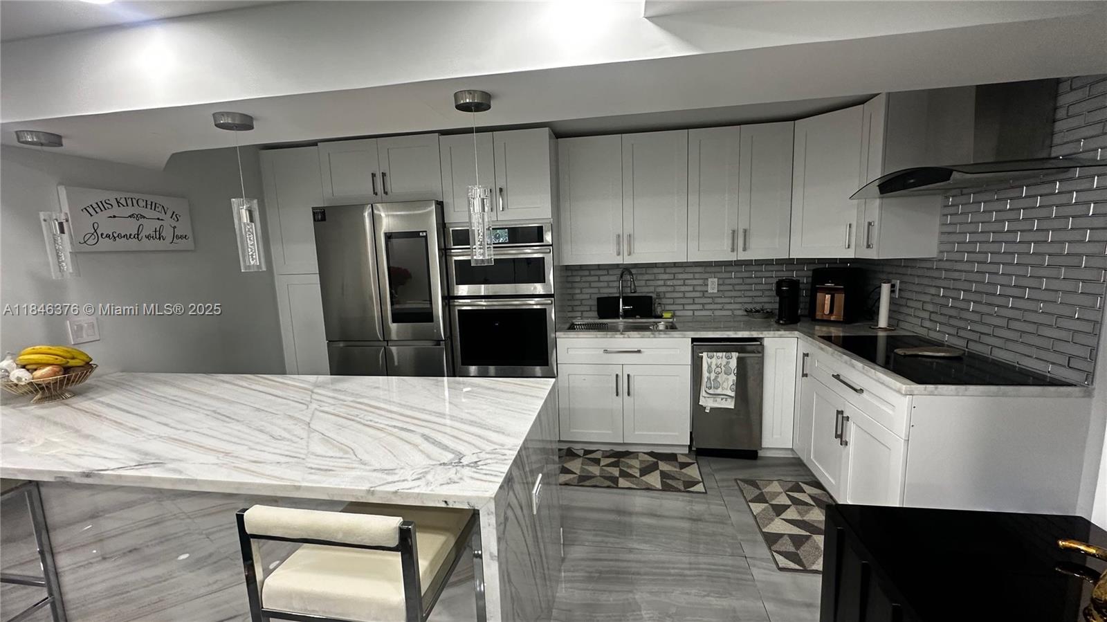 18041 Biscayne Blvd 702