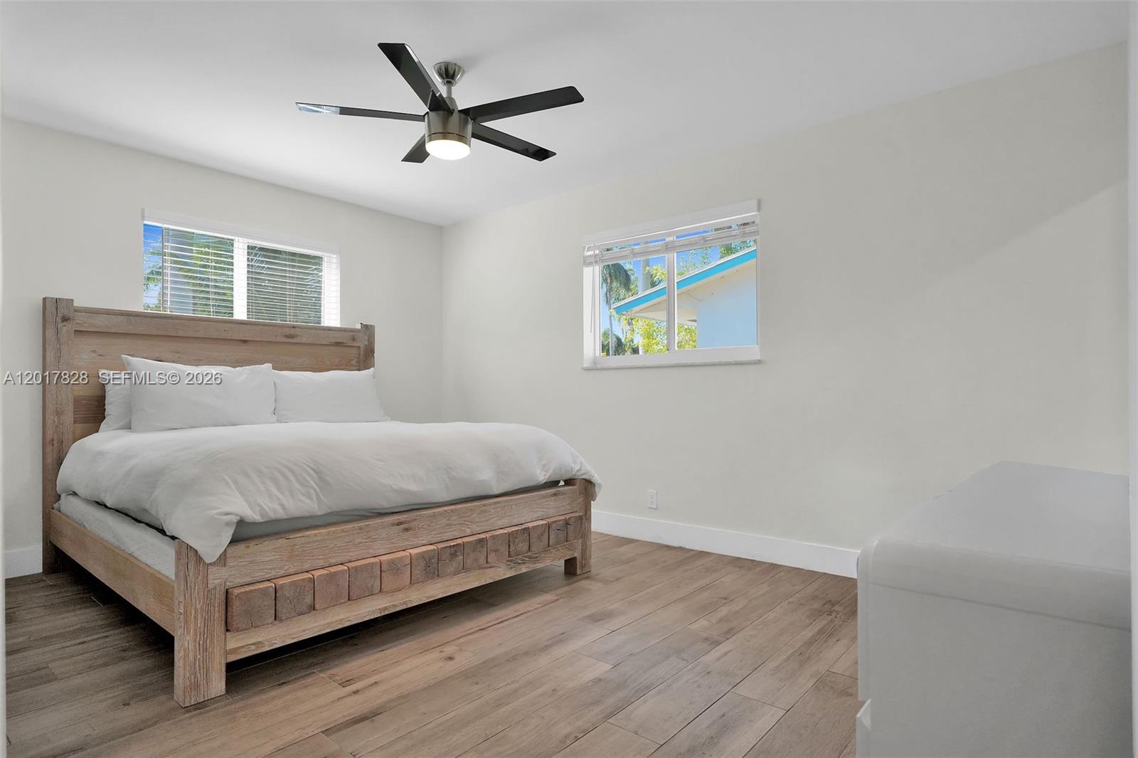 HOLLYWOOD LAKES SECTION - Residential