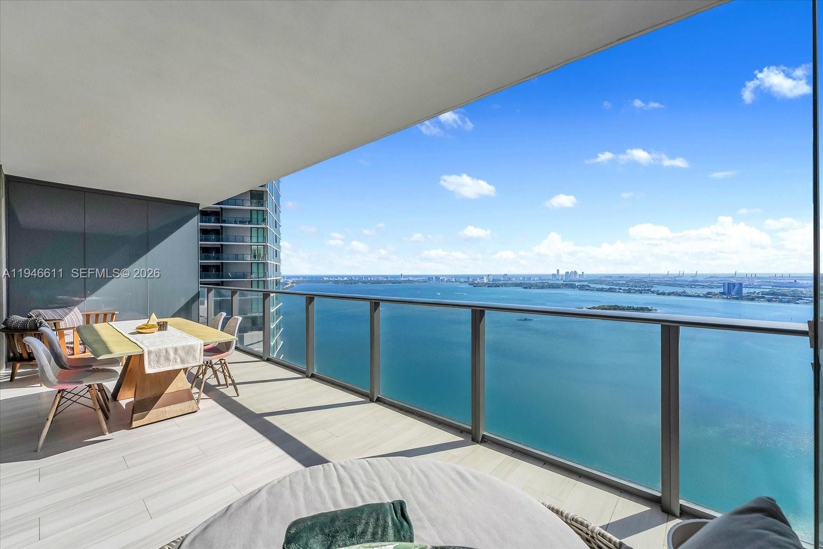 PARAISO BAY CONDO - Residential