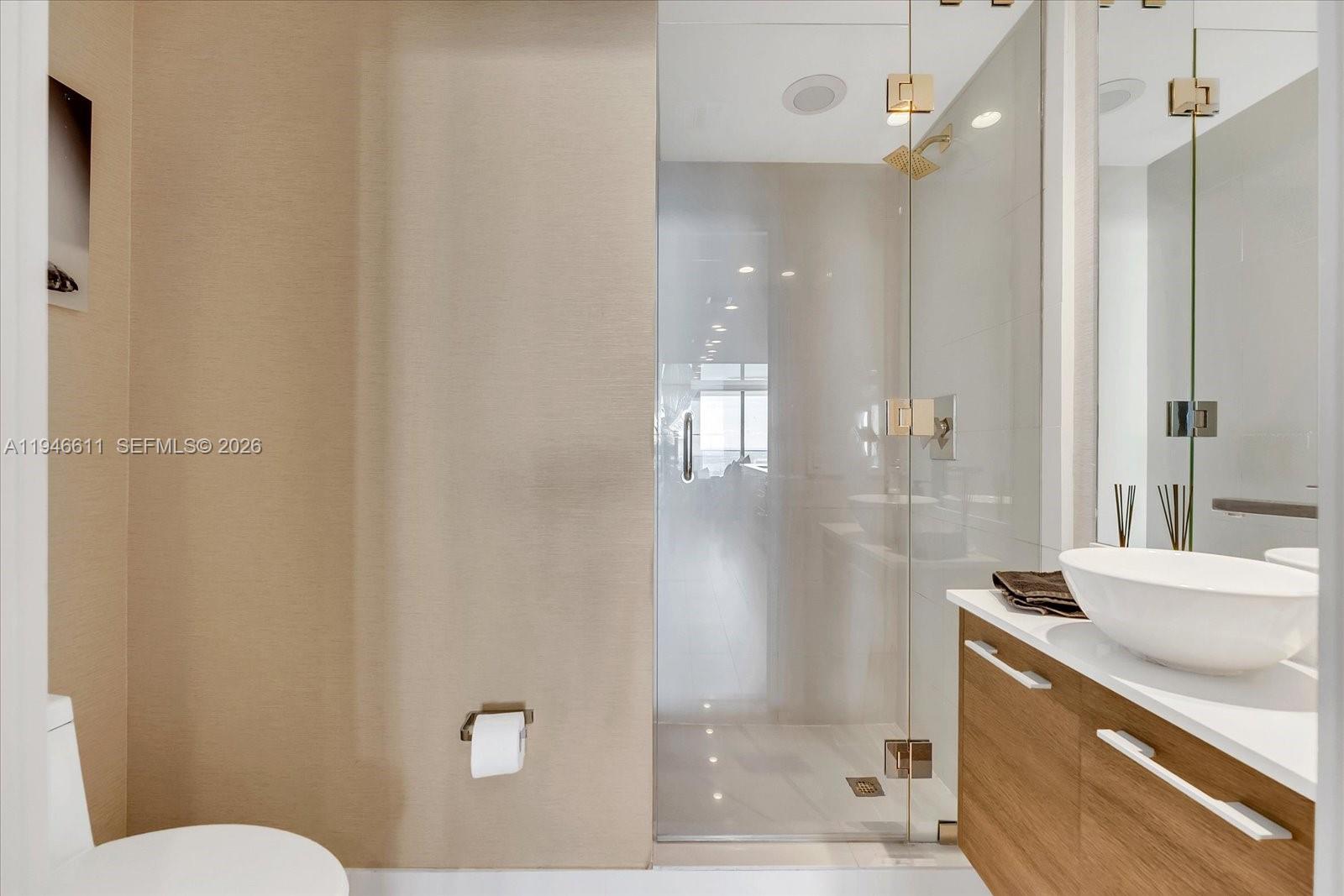 PARAISO BAY CONDO - Residential