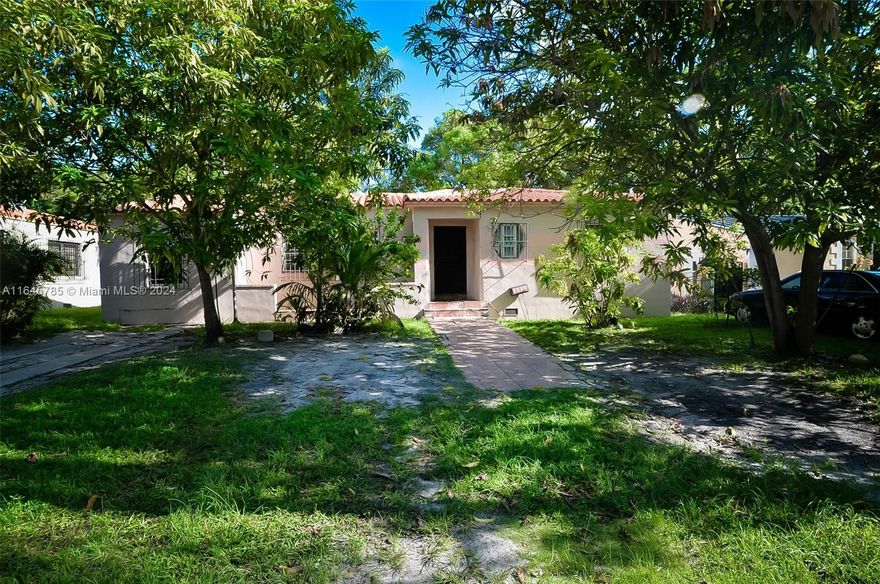 Exquisite 3 bedrooms 2 bathrooms house in sought after BUENA VISTA EAST, DESIGN DISTRICT neighborhood. Homes in the area average in over $2 million dollars in prices and are selling very quickly. House sits on a large lot that includes plenty of fruit trees, with unlimited potential to add a pool or other fixtures. Located at less than 10 minutes from downtown Miami and the beaches. Price was further reduced for a quick sale!