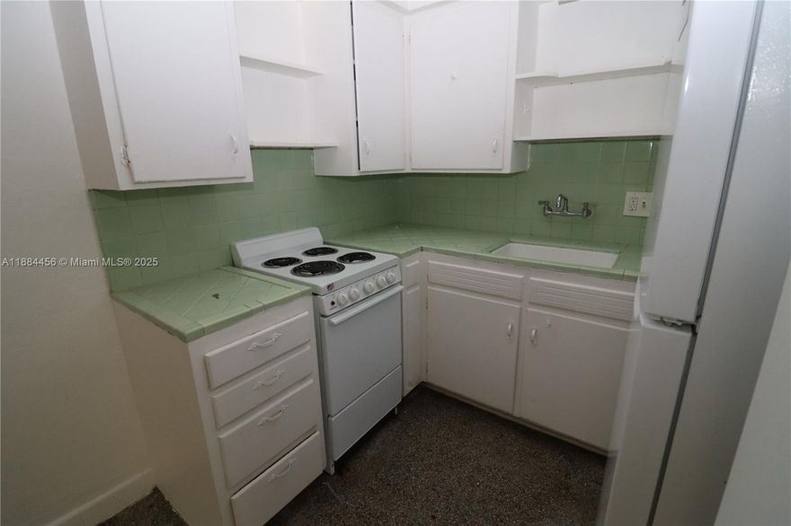 MOVE IN SPECIAL"2 MONTHS MOVE IN "Spacious 1 bedroom apartment with private terrace/patio garden area.Open concept kitchen,beautiful terrazzo floors thrughout .Located in the Lake Ridge neighborhood of Fort Lauderdale. 1 reserved parking spot .close to Holiday park,Las Olas cafes,shopping and entertaiment.1 mile to world renowned Fort Lauderdale beach,pet friendly boutique garden style complex,rapid approval.