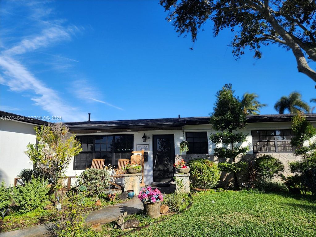 Photo of 2251 NW 87th Ter, Pembroke Pines, FL 33024 (MLS # A12004044)