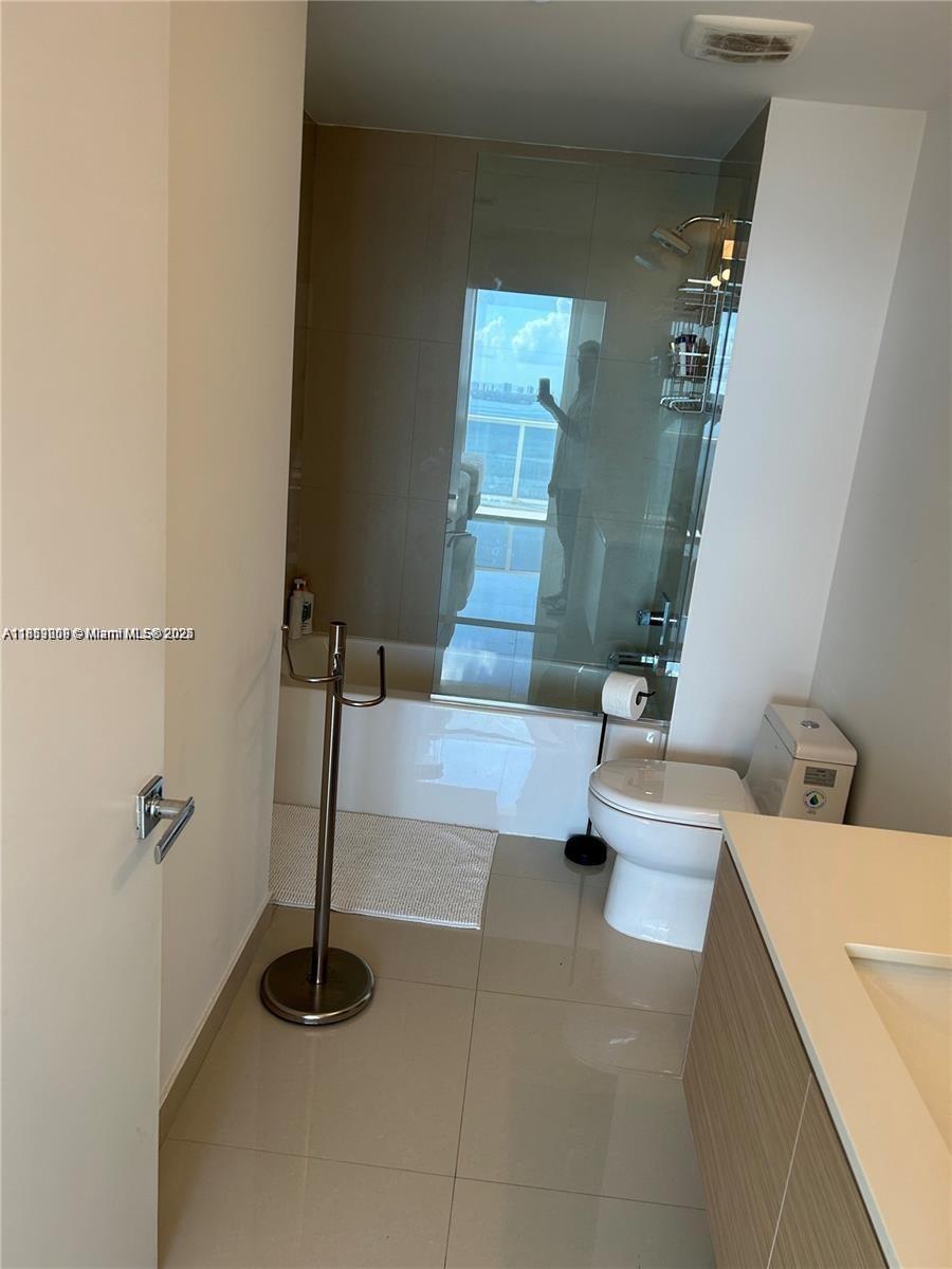 Great 3 Bedrooms and 3 Bathrooms with amazing bay views and location with 2 assigned parking spaces. The building offers incredible amenities, which include pool deck with cabanas and summer kitchen, state of the art gym, yoga, community room, kids play room, media room, concierge and valet service. Short distance from Miami Beach, Downtown, Midtown, and Design District.