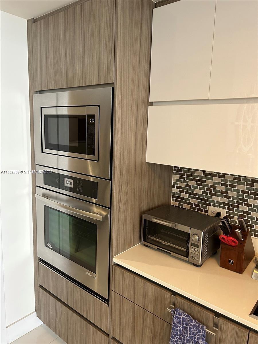 600 NE 27th St 3003