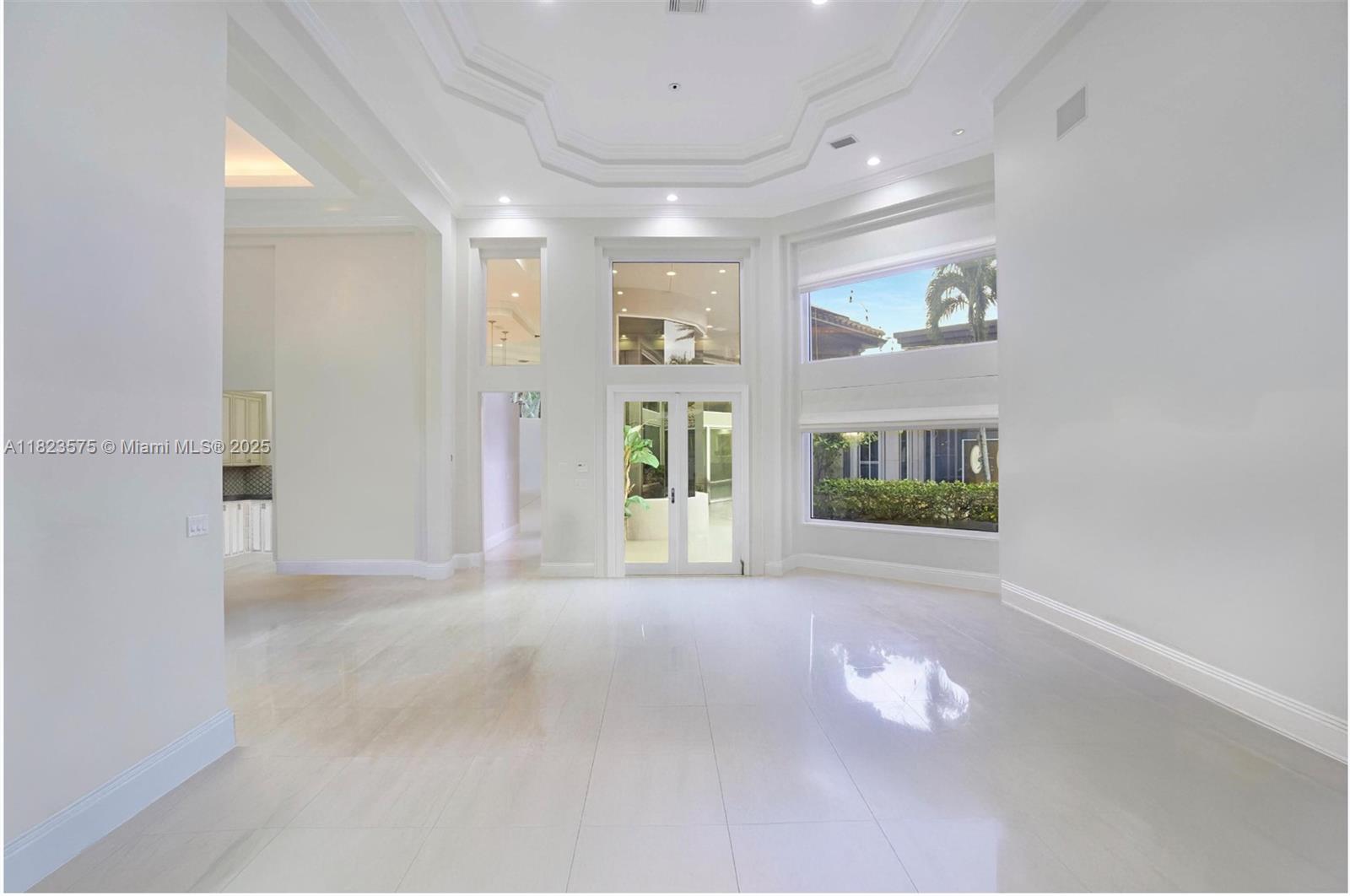 6595 NW 32nd Terrace, Boca Raton, FL, 33496/$2,250,000 3 6595 NW 32nd Terrace