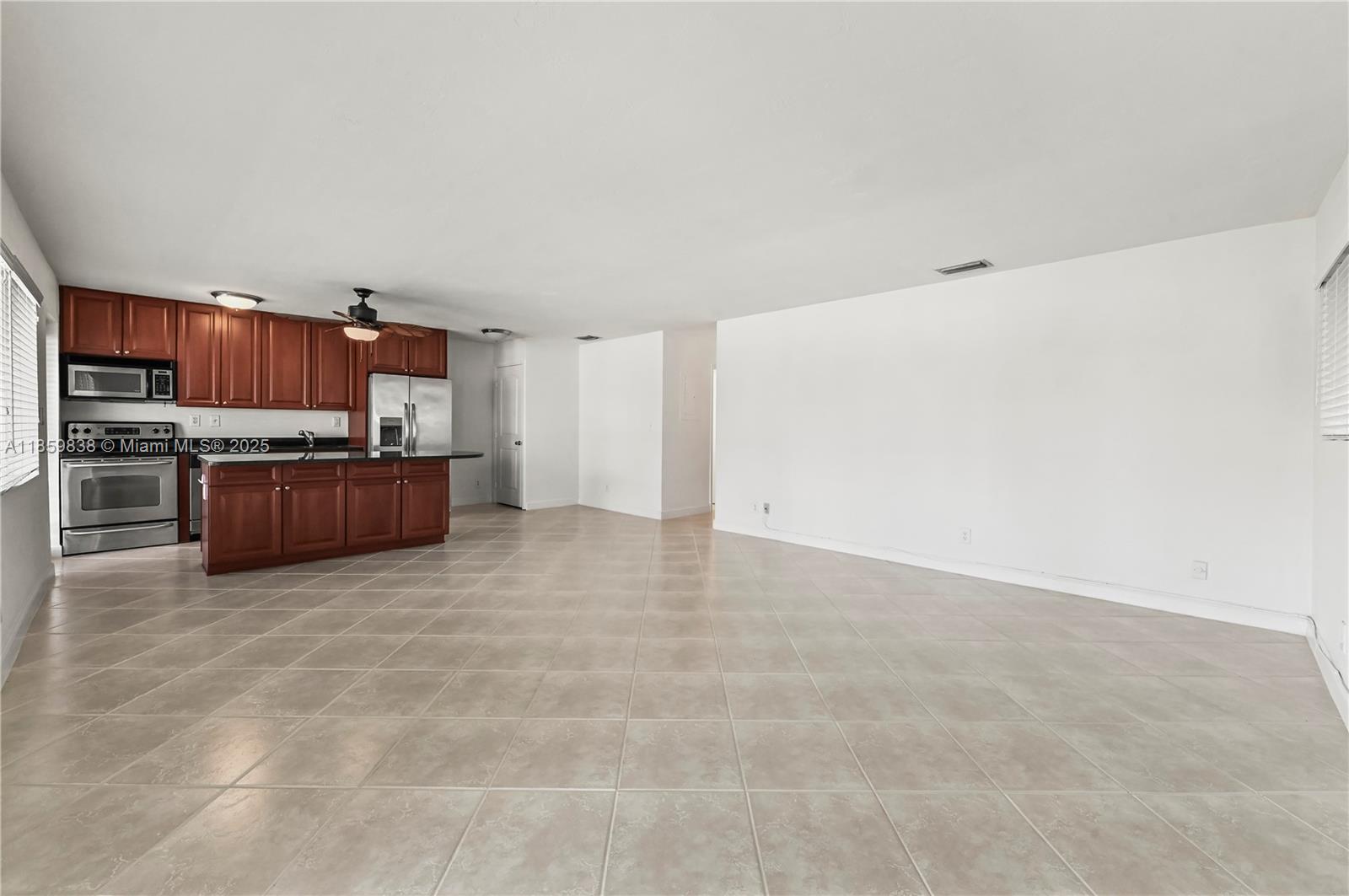 WATERSIDE ON THE INTRACOA - Residential