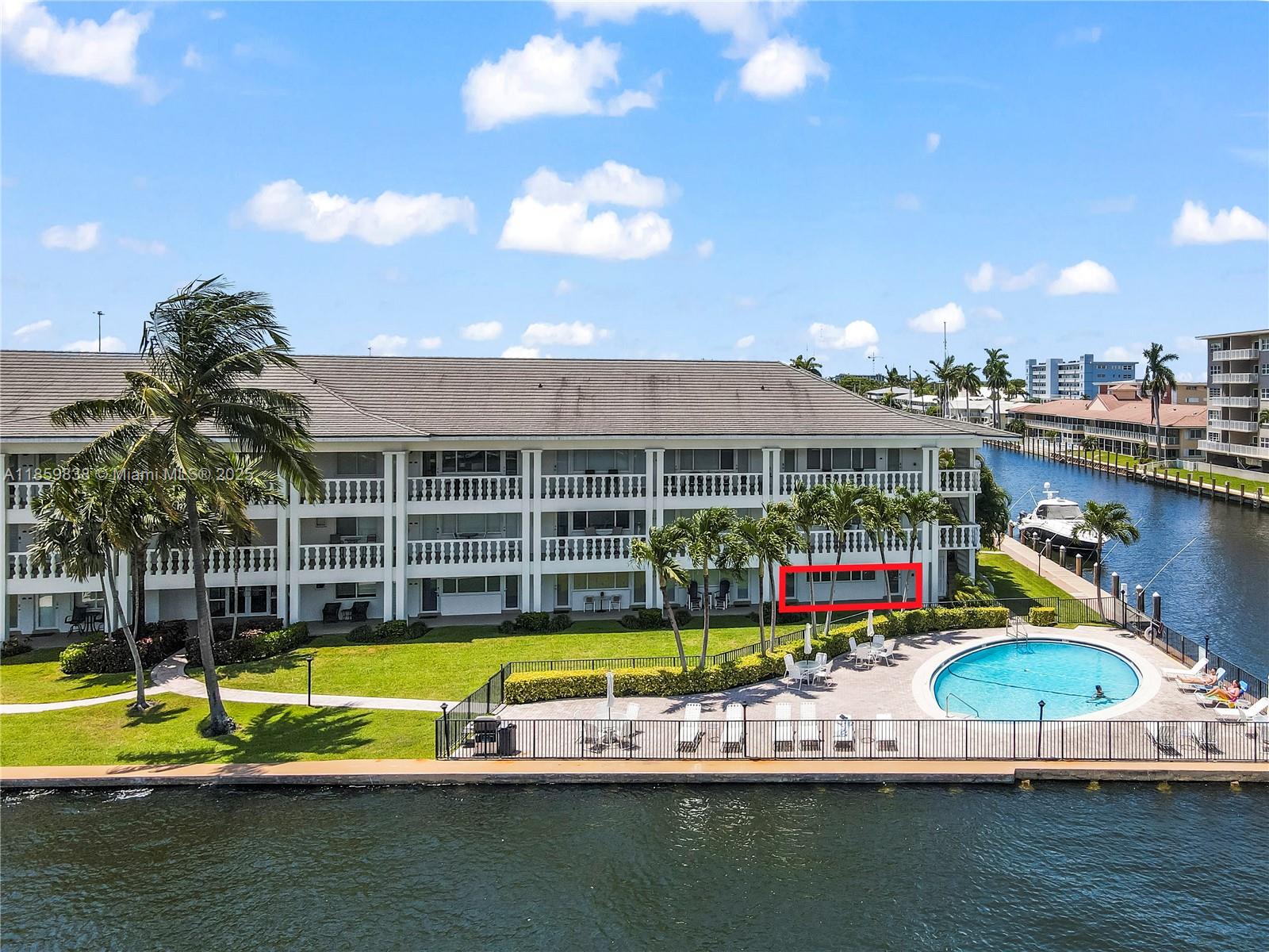 WATERSIDE ON THE INTRACOA - Residential