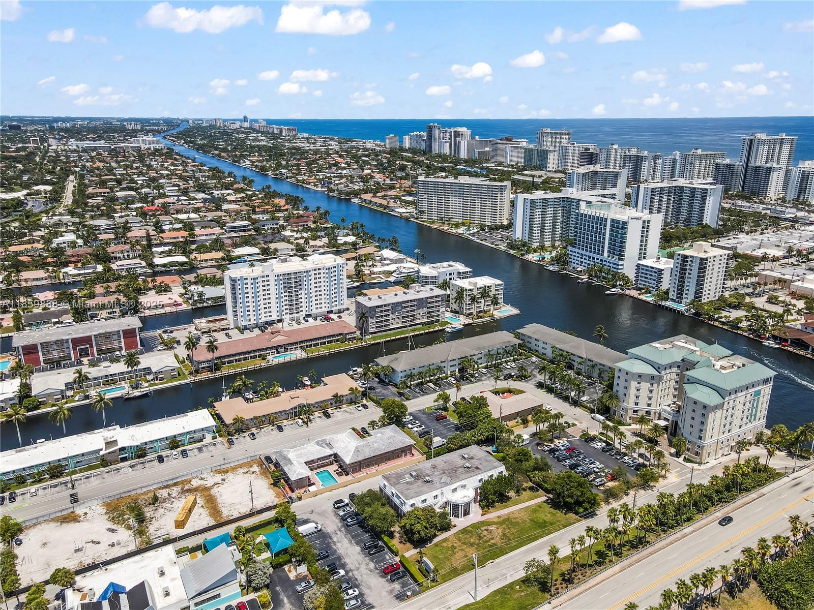 WATERSIDE ON THE INTRACOA - Residential