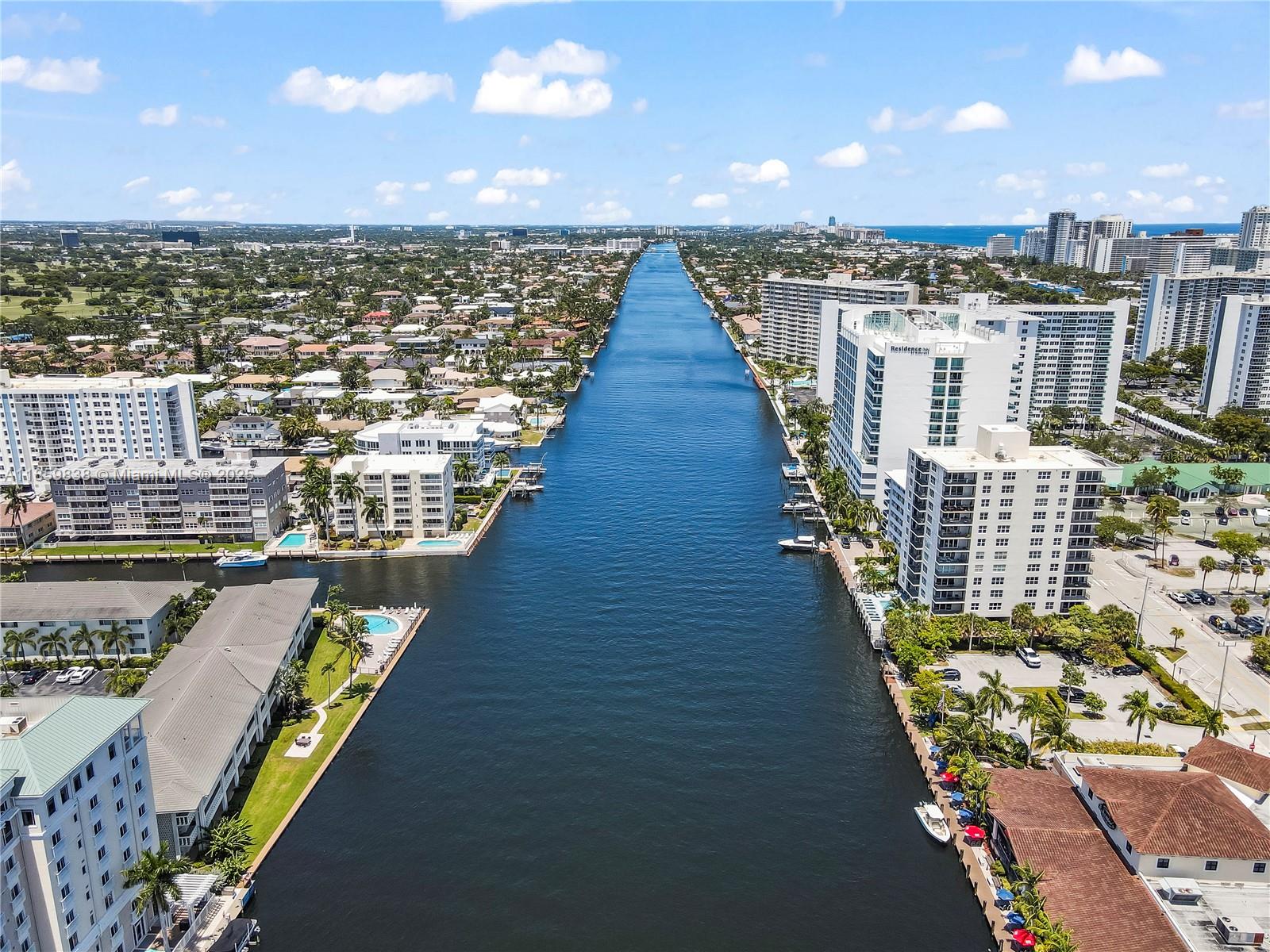 WATERSIDE ON THE INTRACOA - Residential