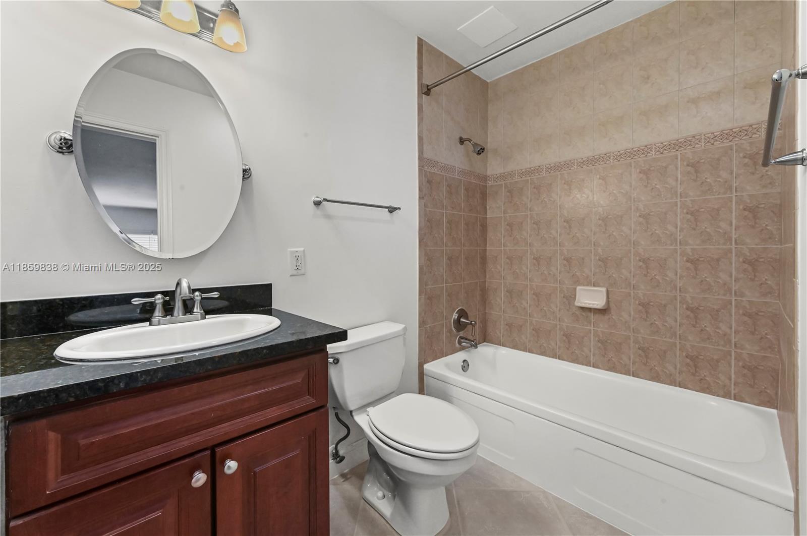 WATERSIDE ON THE INTRACOA - Residential