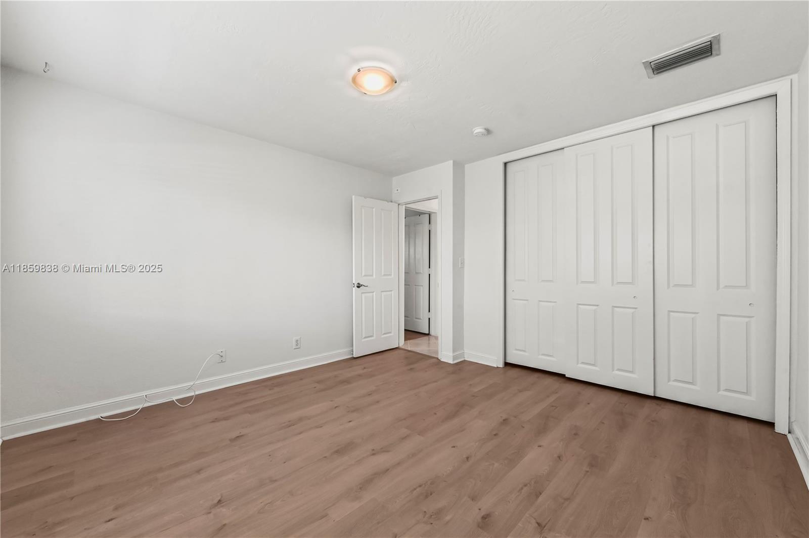 WATERSIDE ON THE INTRACOA - Residential