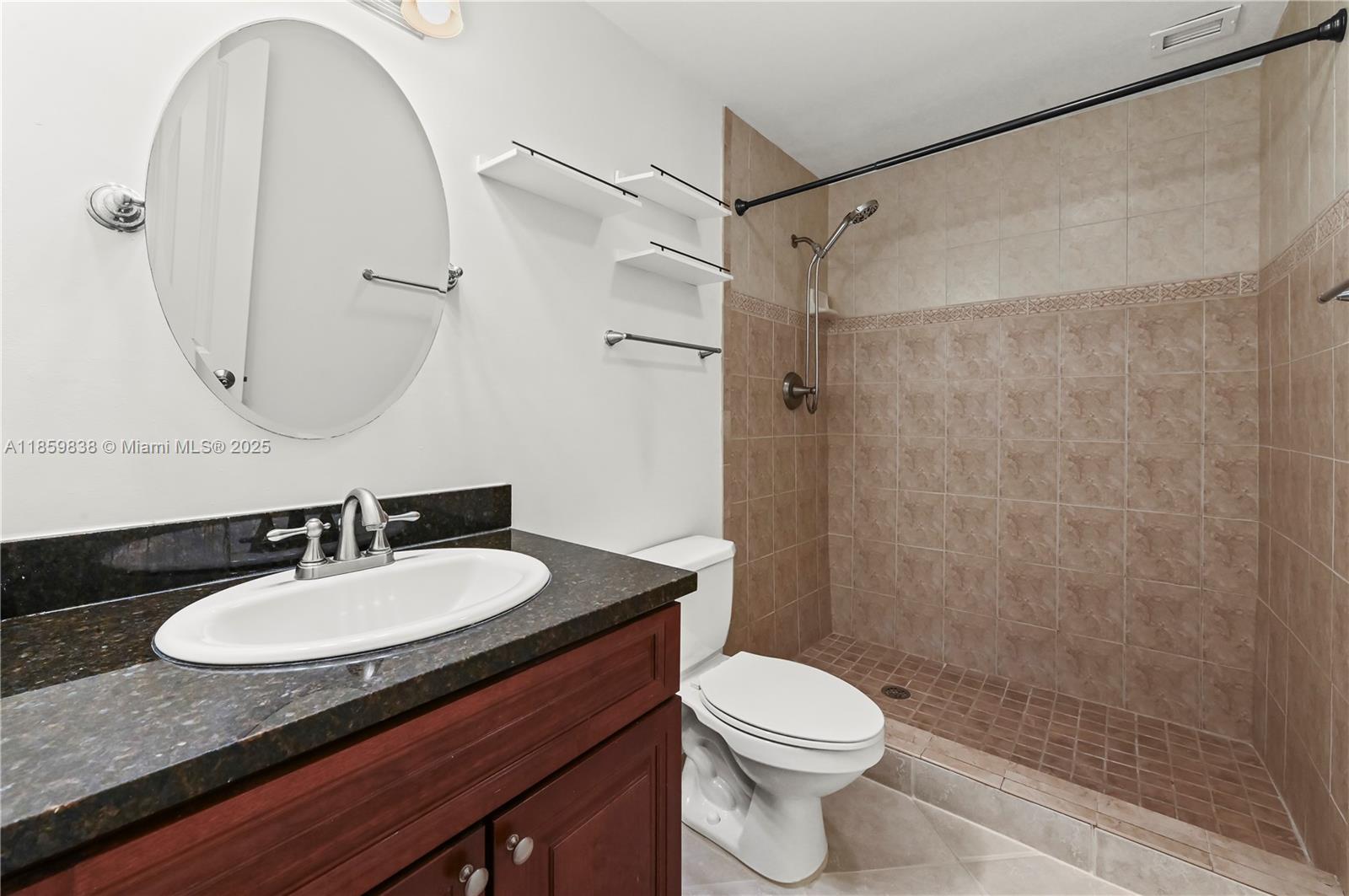 WATERSIDE ON THE INTRACOA - Residential