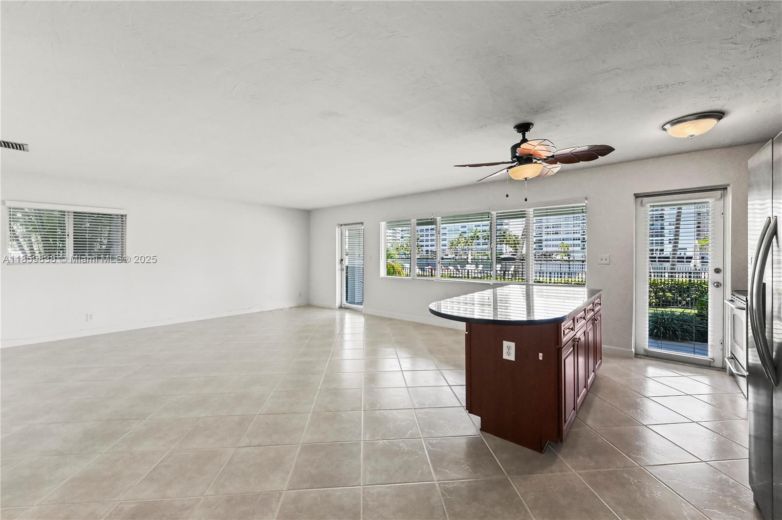 WATERSIDE ON THE INTRACOA - Residential