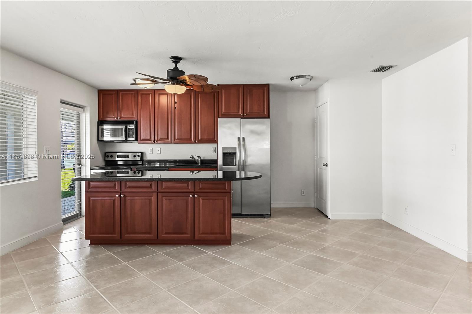 WATERSIDE ON THE INTRACOA - Residential