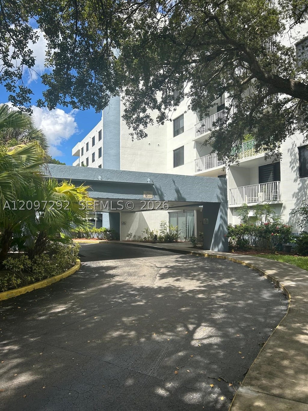 Photo of 901 Hillcrest Dr #315, Hollywood, FL 33021 (MLS # A12097292)