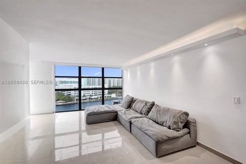 Photo of 400 Leslie Dr #1022, Hallandale Beach, FL 33009 (MLS # A12038430)