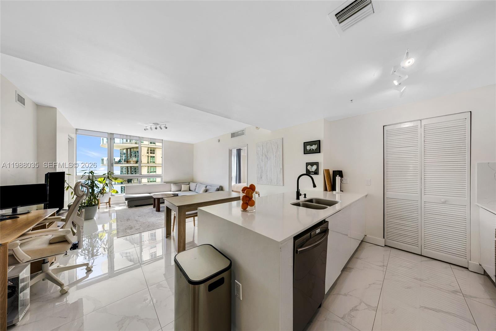 MET 1 CONDO - Residential