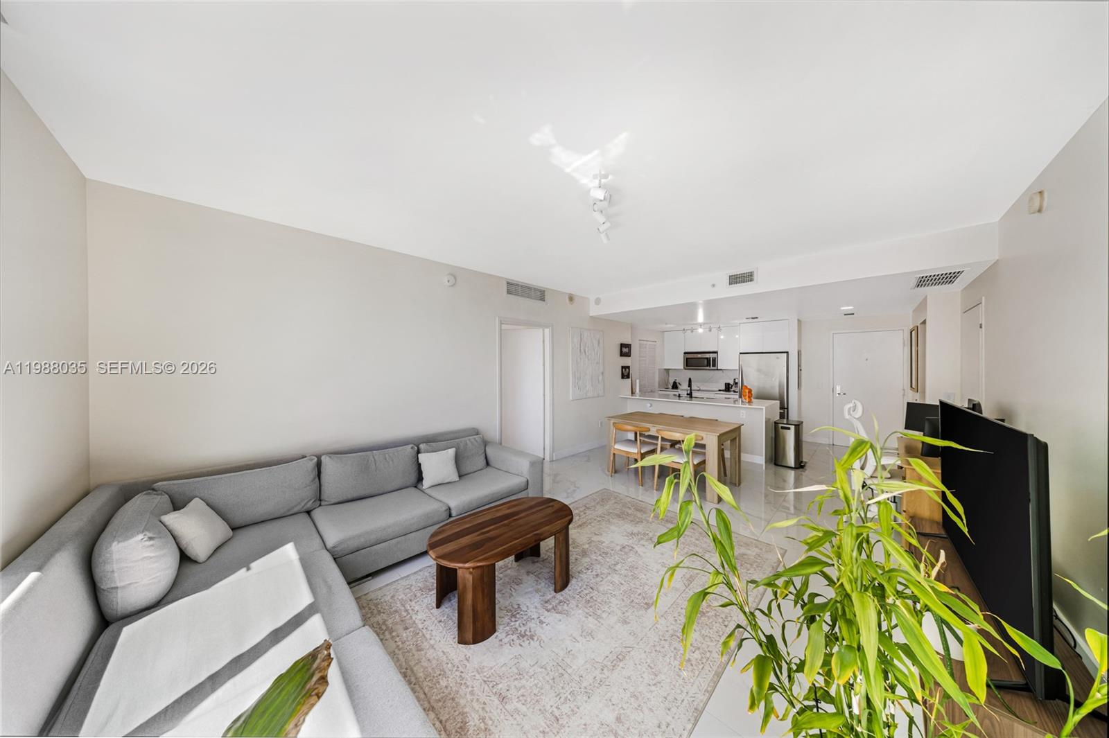 MET 1 CONDO - Residential