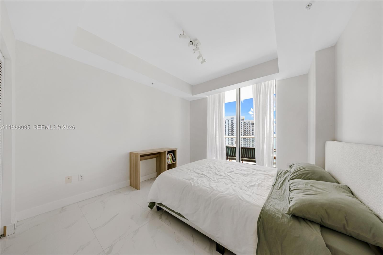 MET 1 CONDO - Residential