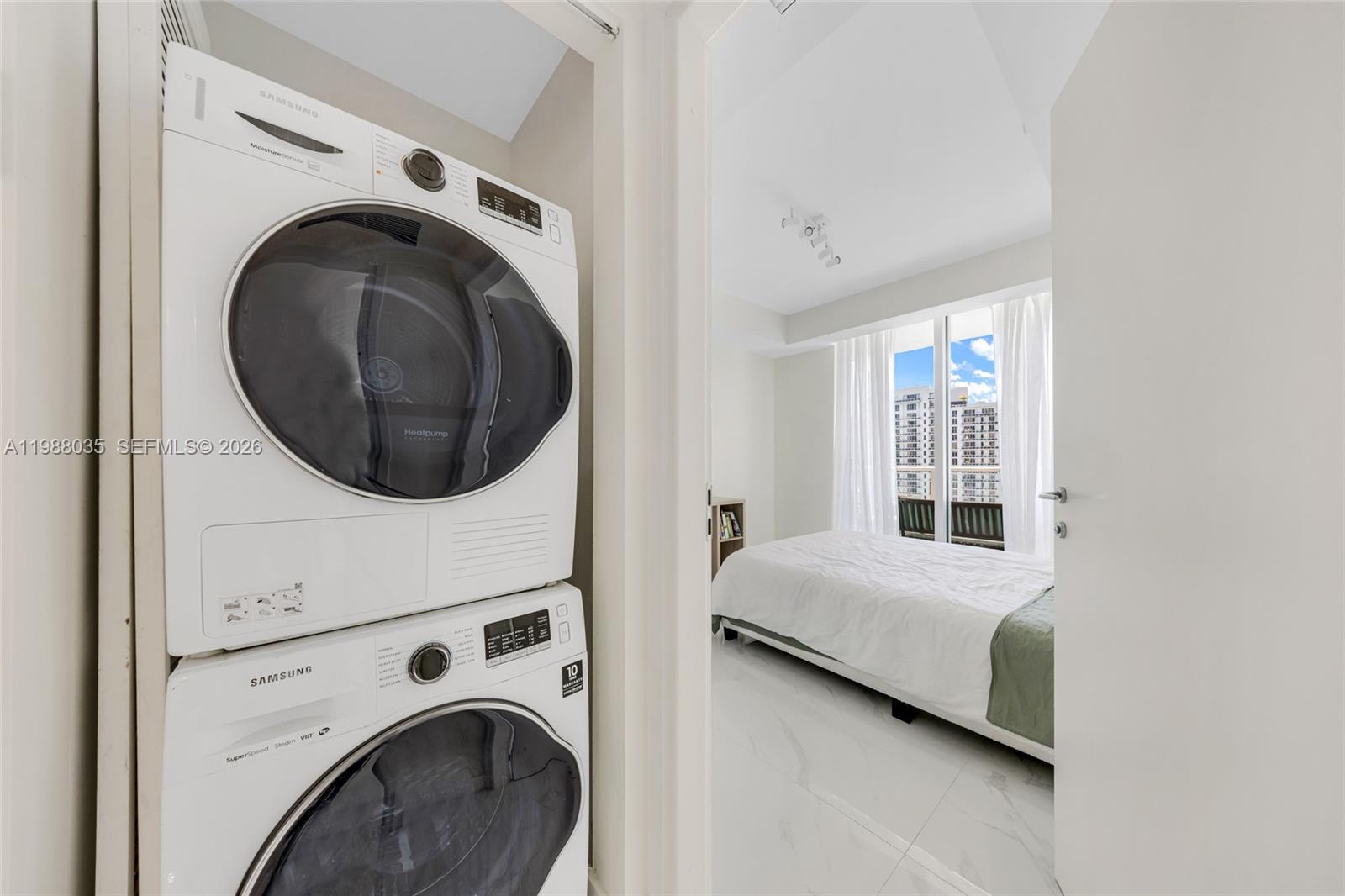 MET 1 CONDO - Residential