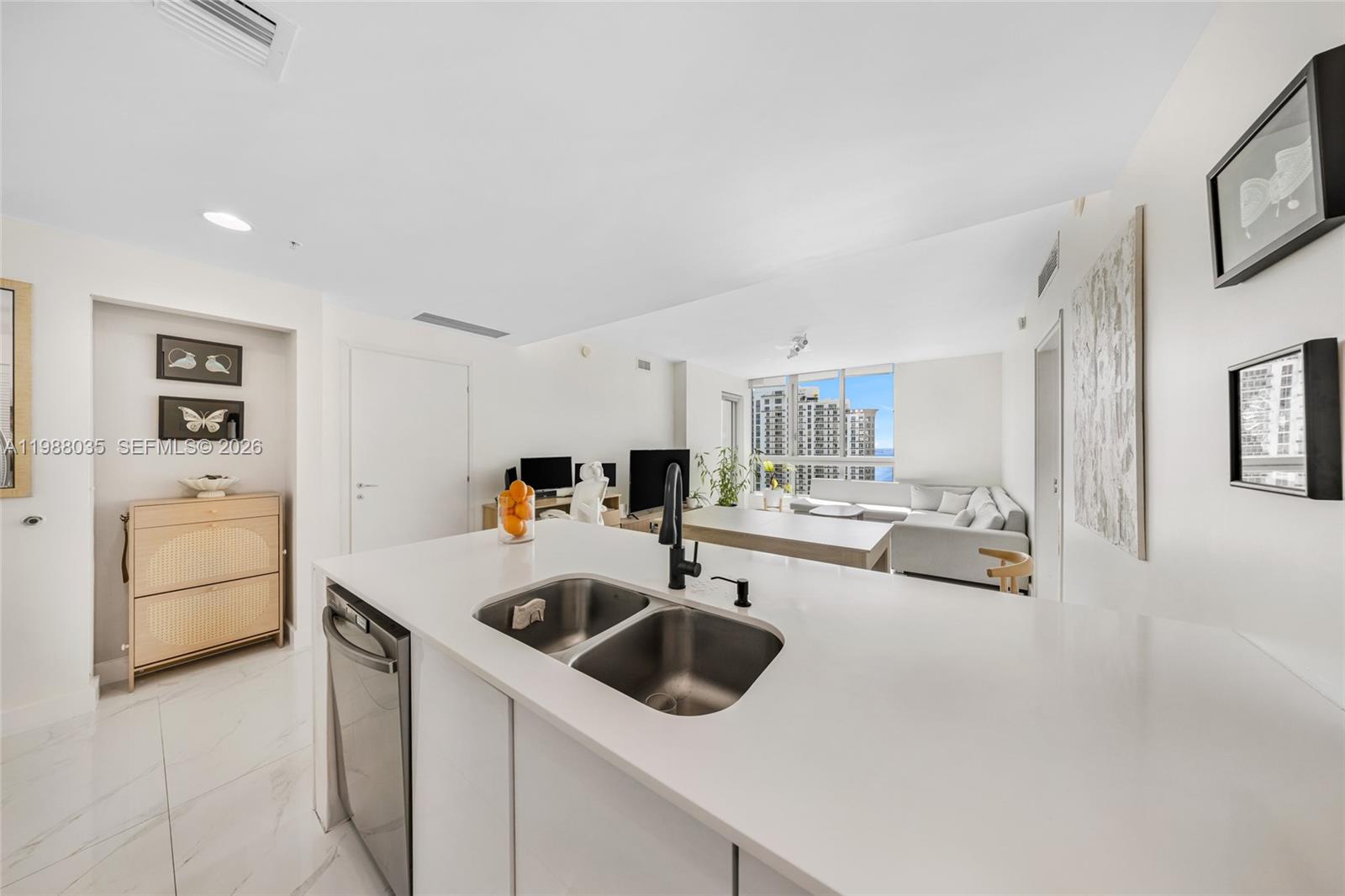 MET 1 CONDO - Residential