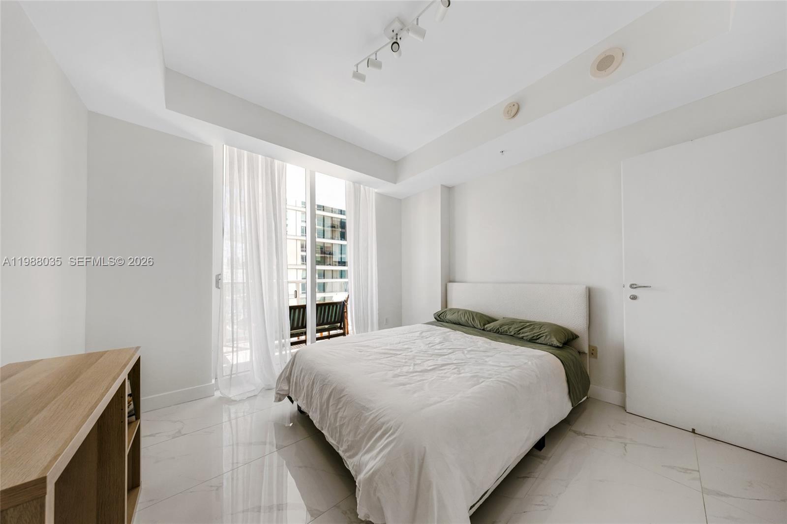 MET 1 CONDO - Residential