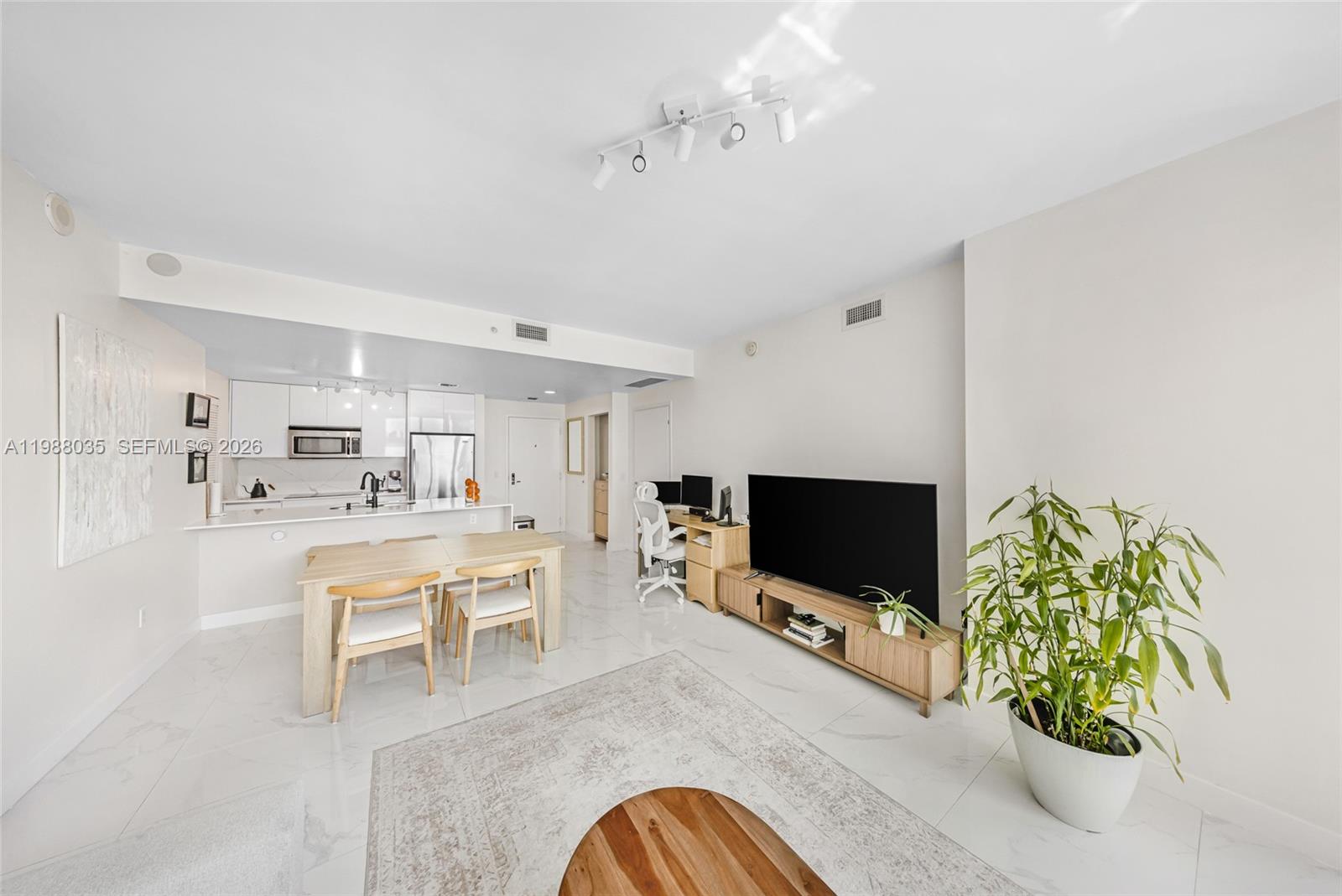 MET 1 CONDO - Residential