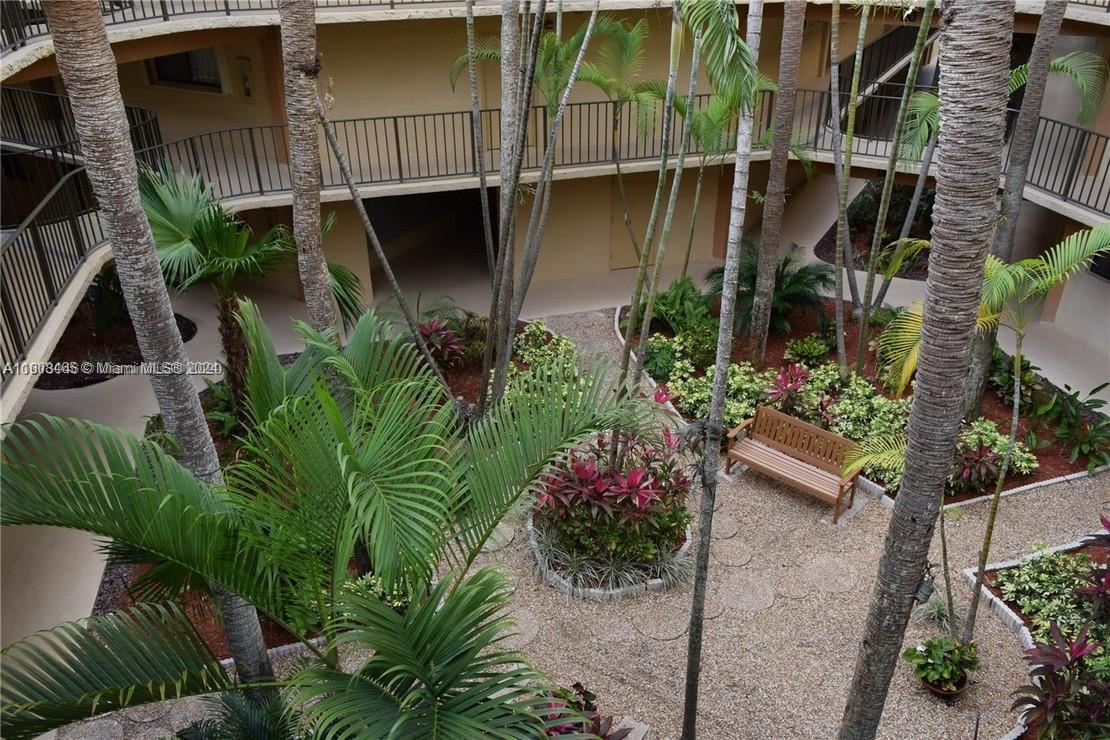 This spacious 3rd floor 1 bedroom 1.5 bath apartment has it all! Amenities include: 4 tennis courts, clubhouse, 3 swimming pools, additional storage bin, laundry room on each floor & plenty of guest parking. Fenced & gated community with 24 hour security patrol. A few blocks away from shopping mall Town & Country, Publix supermarket, variety of restaurants,schools and major expressways and highways.