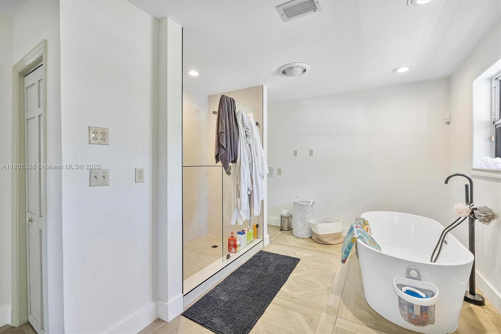 CORAL GABLES BISC BAY SEC - Residential