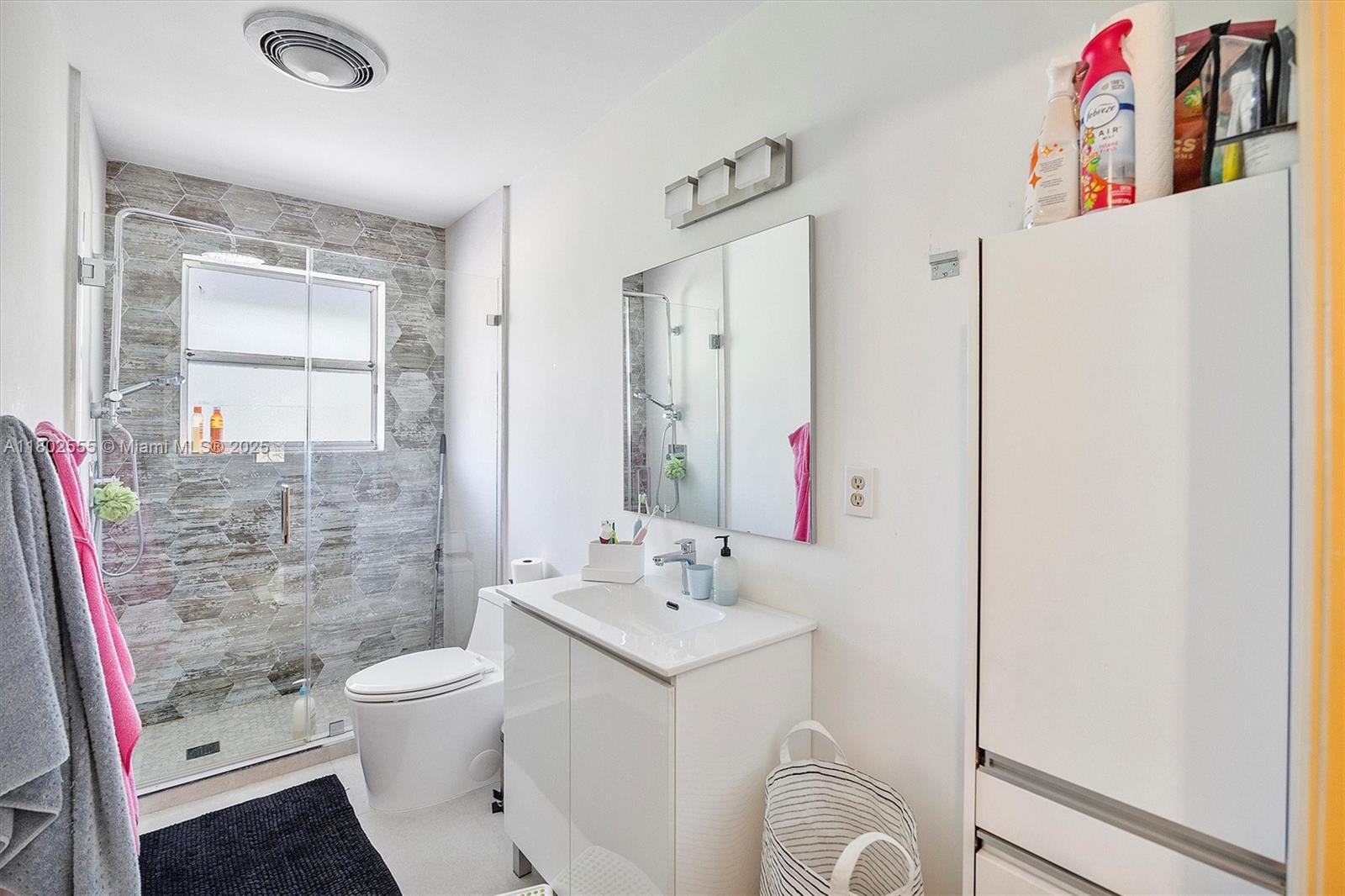 CORAL GABLES BISC BAY SEC - Residential