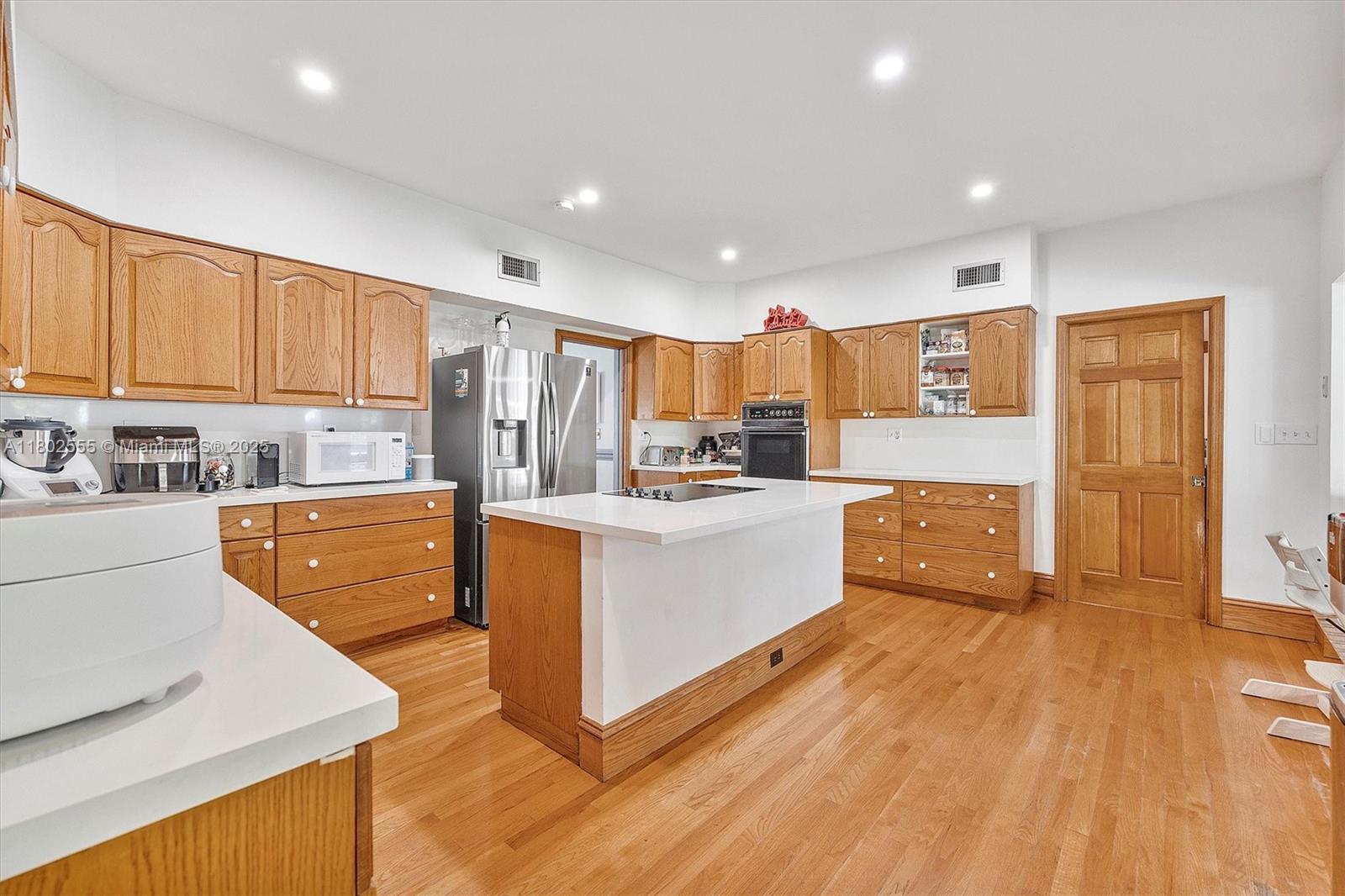 CORAL GABLES BISC BAY SEC - Residential