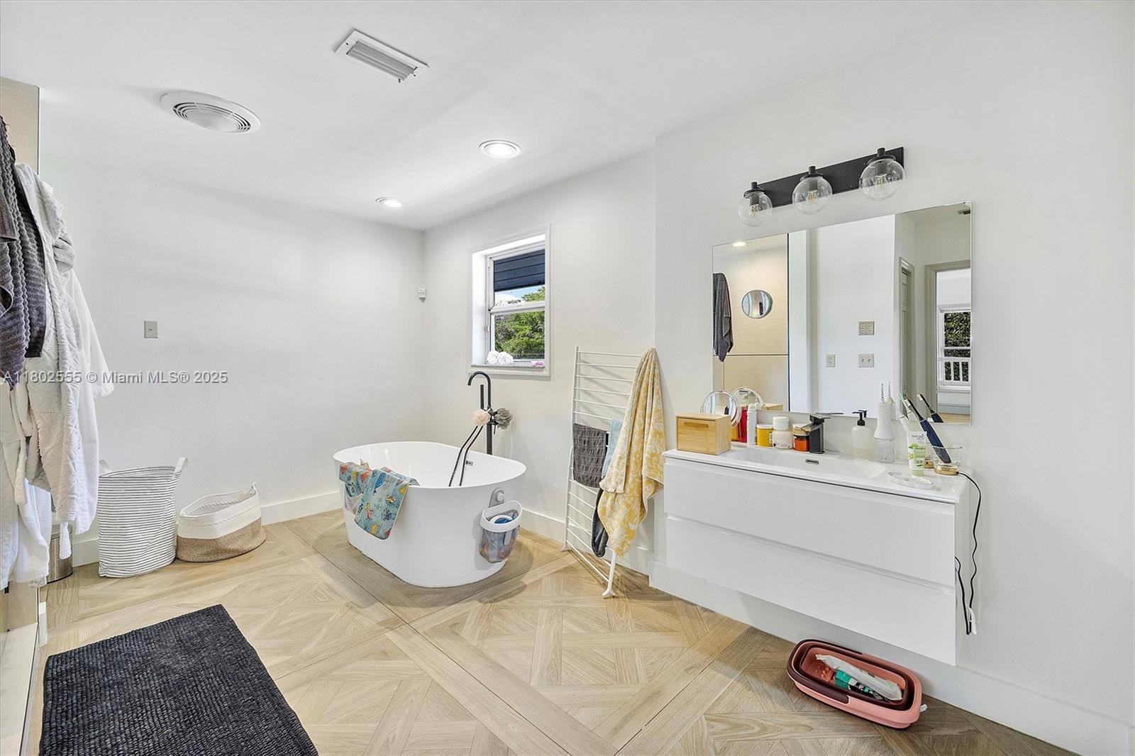 CORAL GABLES BISC BAY SEC - Residential