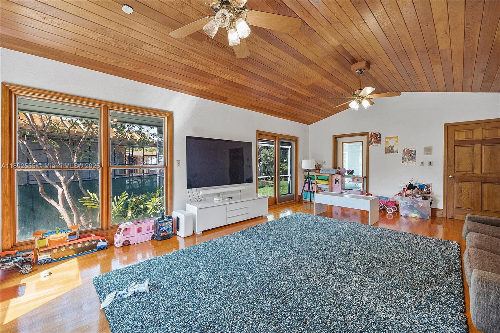 CORAL GABLES BISC BAY SEC - Residential