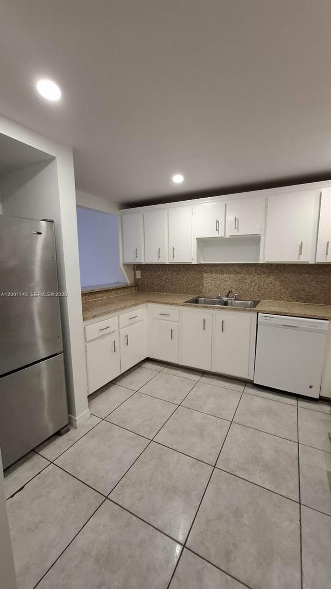 6950 Miami Gardens Dr 2-201