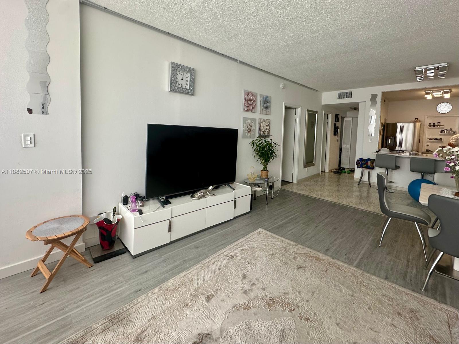 IMPERIAL TOWERS CONDO - Residential